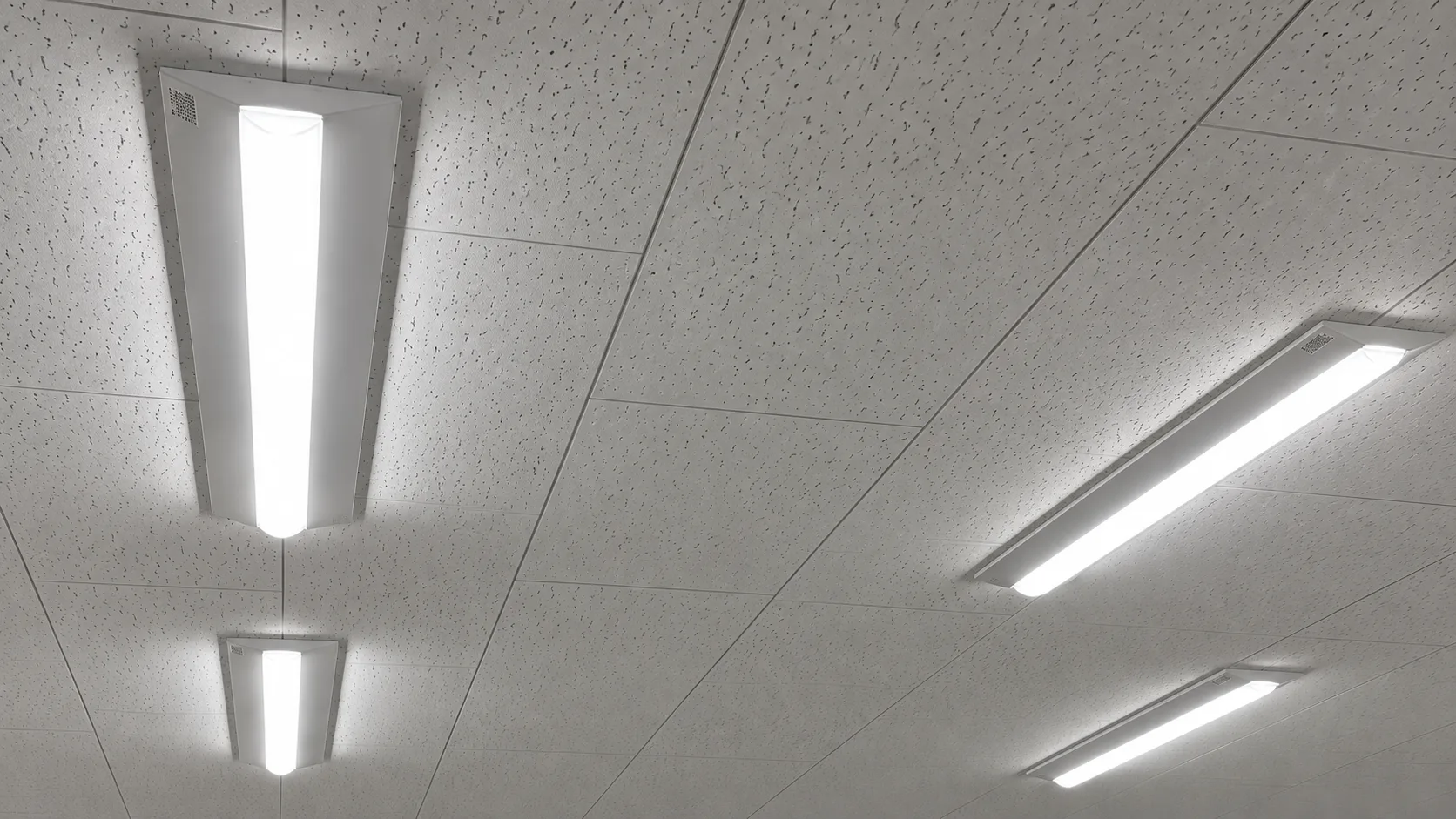 顧客情報に配慮したLED照明器具の施工写真