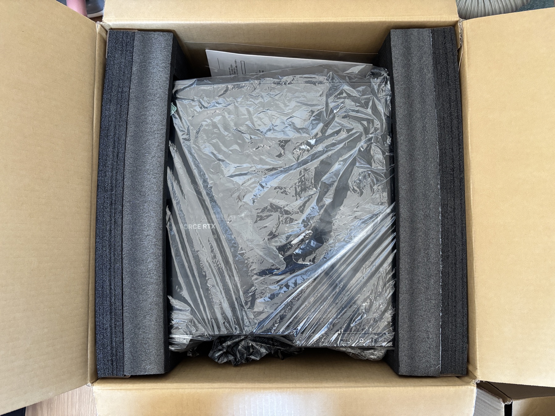 保護材で梱包した中古ゲーミングPC
